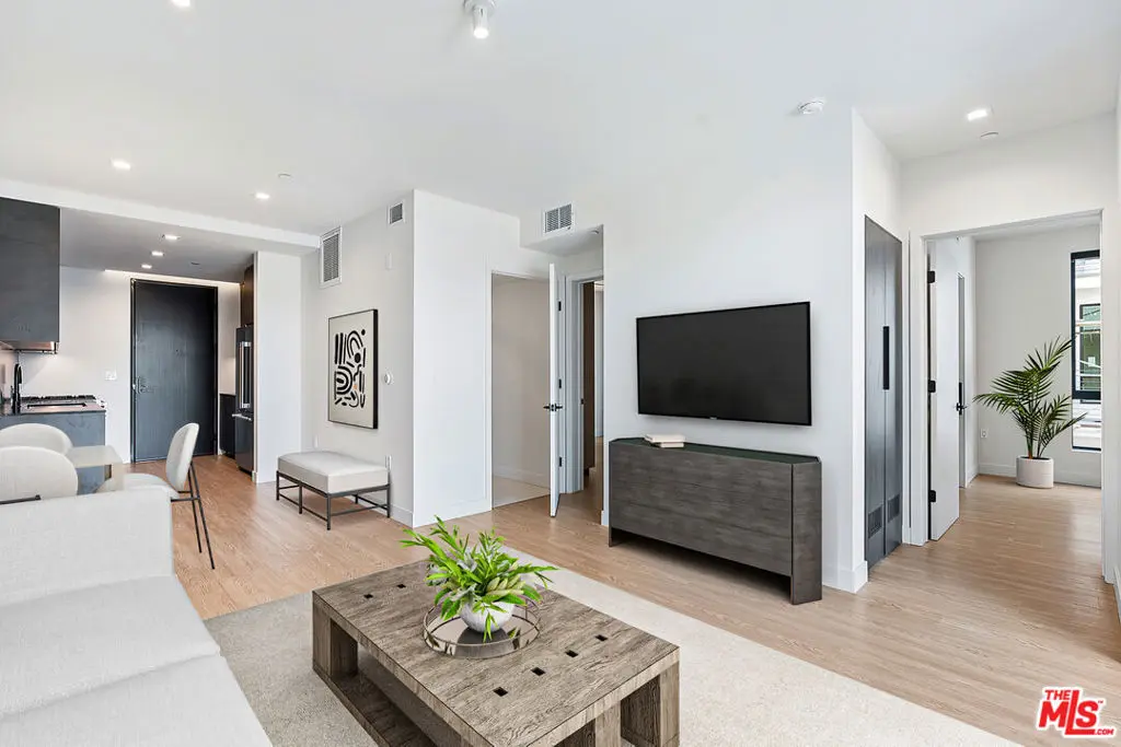 Residential Lease for rent at 3667 Keystone Avenue 533, Los Angeles, Los Angeles County, CA featuring 2 beds and 2 baths