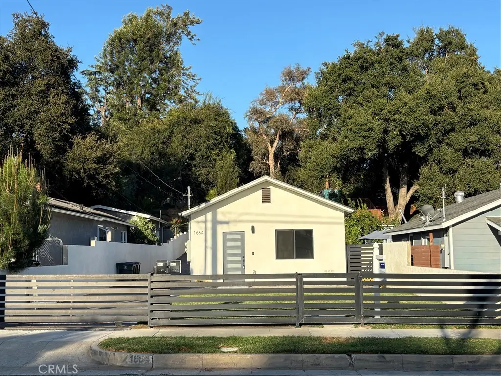 Single Family Residence for rent at 1664 Glen Avenue, Pasadena, CA featuring 3 beds and 2 baths