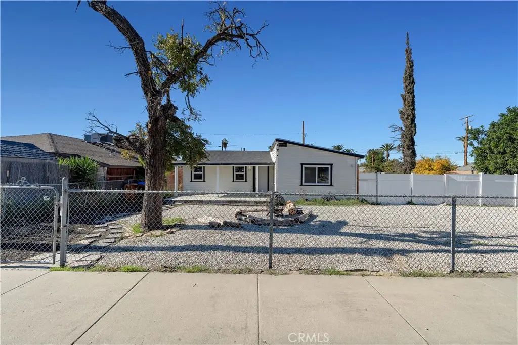 Single Family Residence for sale at 415 N Santa Fe, Hemet, CA featuring 3 beds and 2 baths
