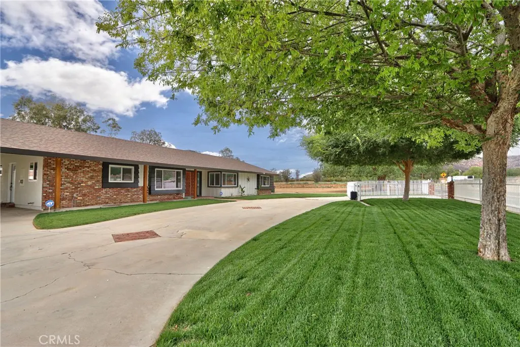 Single Family Residence for sale at 6905 W Devonshire, Hemet, CA featuring 3 beds and 3 baths