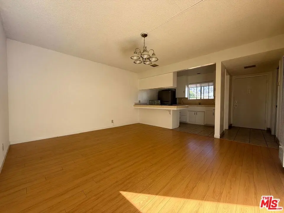 Residential Lease for rent at 1131 Elm Avenue G, Glendale, Los Angeles County, CA featuring 1 bed and 1 bath