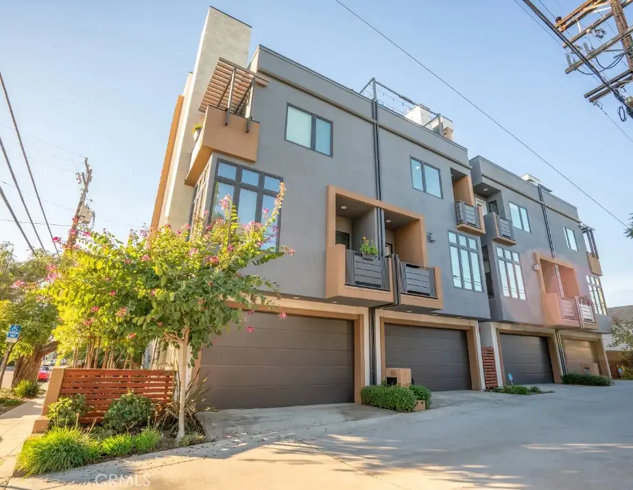 Single Family Residence for rent at 162 W Robinson, San Diego, CA featuring 3 beds and 5 baths