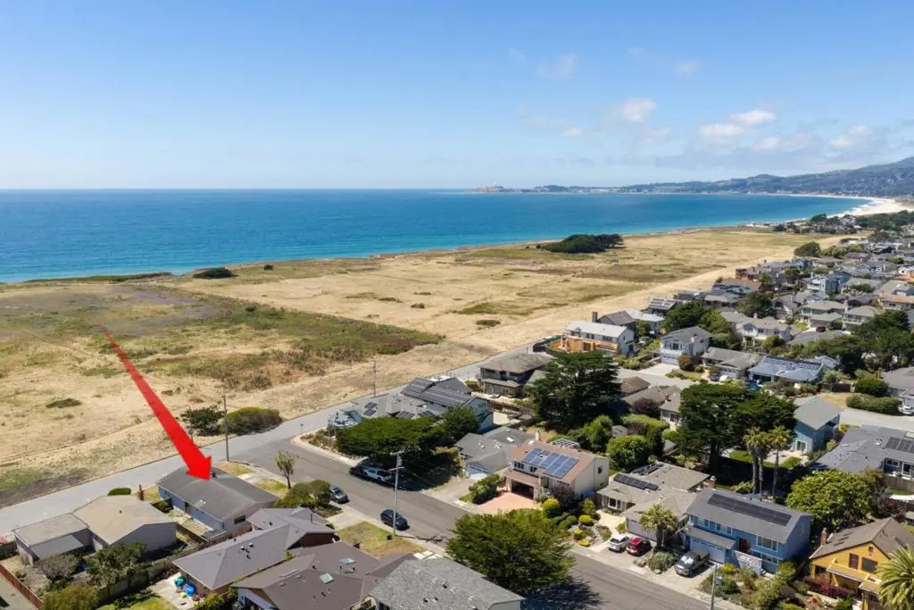 Single Family Residence for sale at 200 Filbert Street, Half Moon Bay, CA featuring 3 beds and 2 baths
