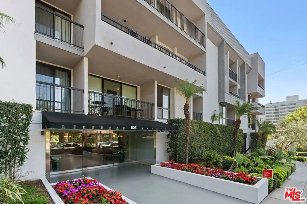 Condominium for sale at 906 N Doheny Drive 221, West Hollywood, CA featuring 2 beds and 2 baths