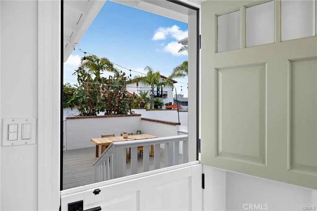 Residential Lease for rent at 226 La Jolla, Newport Beach, Orange County, CA featuring 2 beds and 1 bath