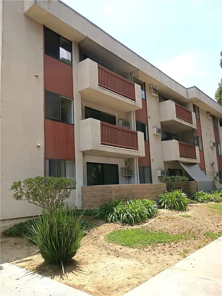 20234 Cantara 214, Winnetka, CA — listing photo 1