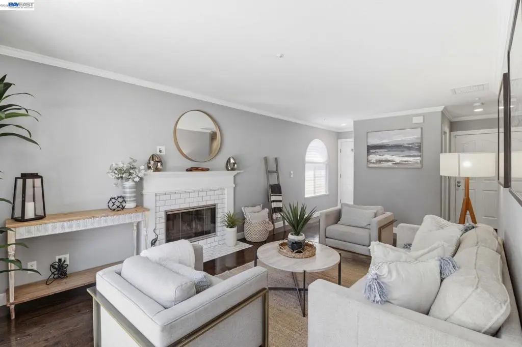1569 Oxford St, Redwood City, CA — listing photo 1