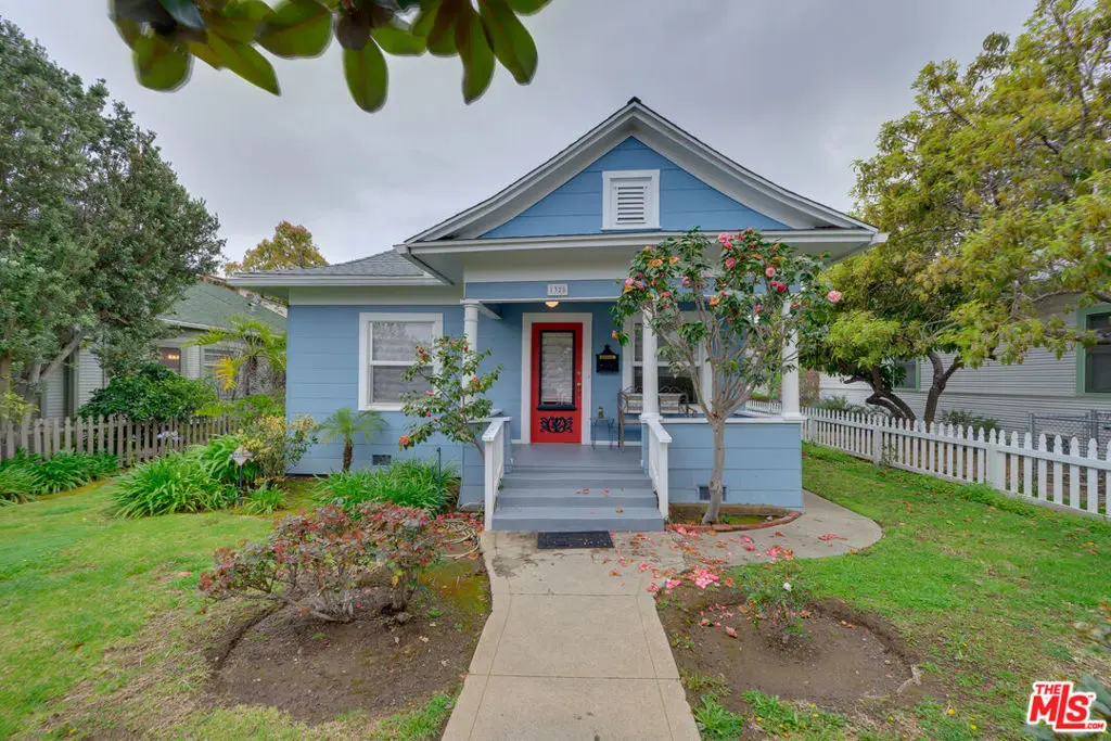 Residential Lease for rent at 1328 10th Street, Santa Monica, Los Angeles County, CA featuring 3 beds and 2 baths