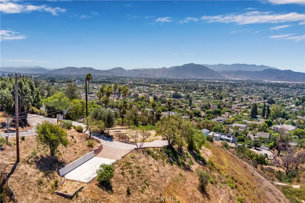 375 W Highland, Camarillo, CA — listing photo 1