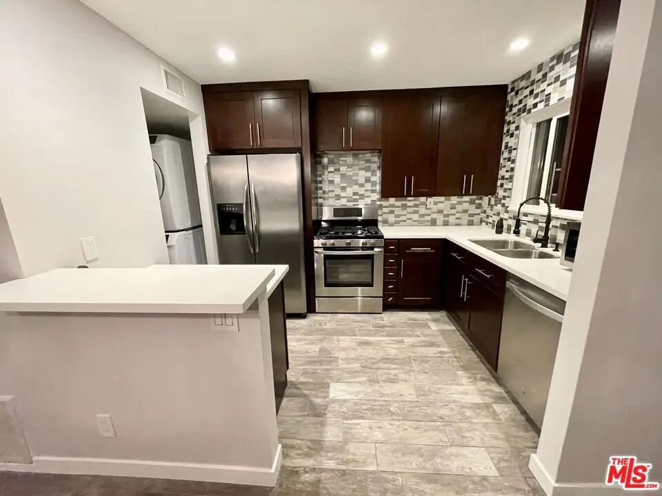 10817 WHIPPLE Street 18, Toluca Lake, CA — listing photo 1