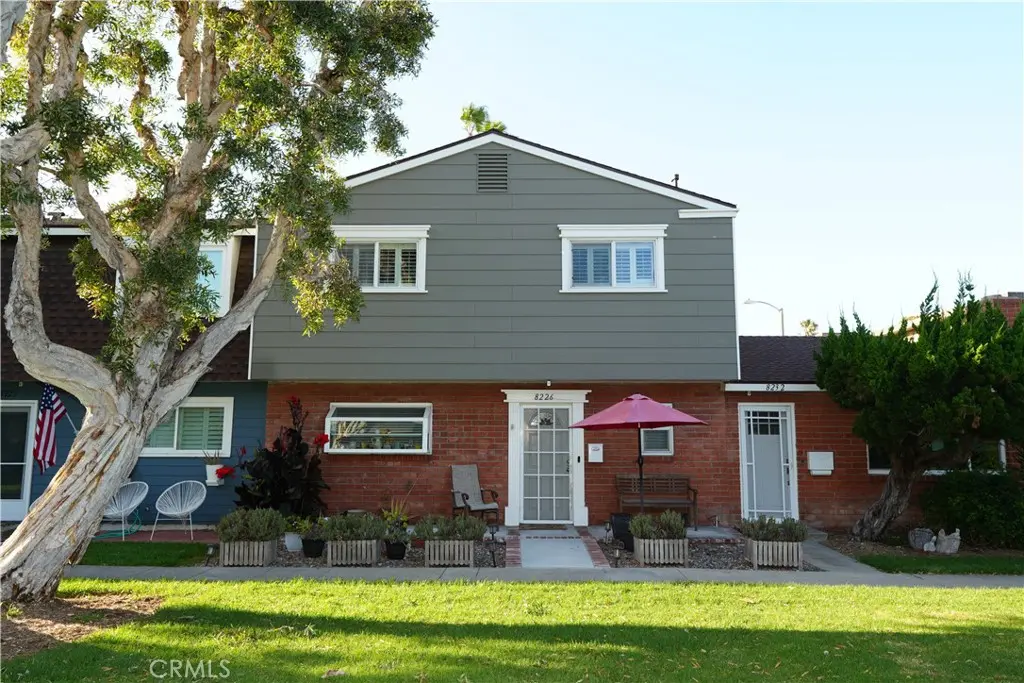 8226 Pennington Dr, Huntington Beach, CA — listing photo 1