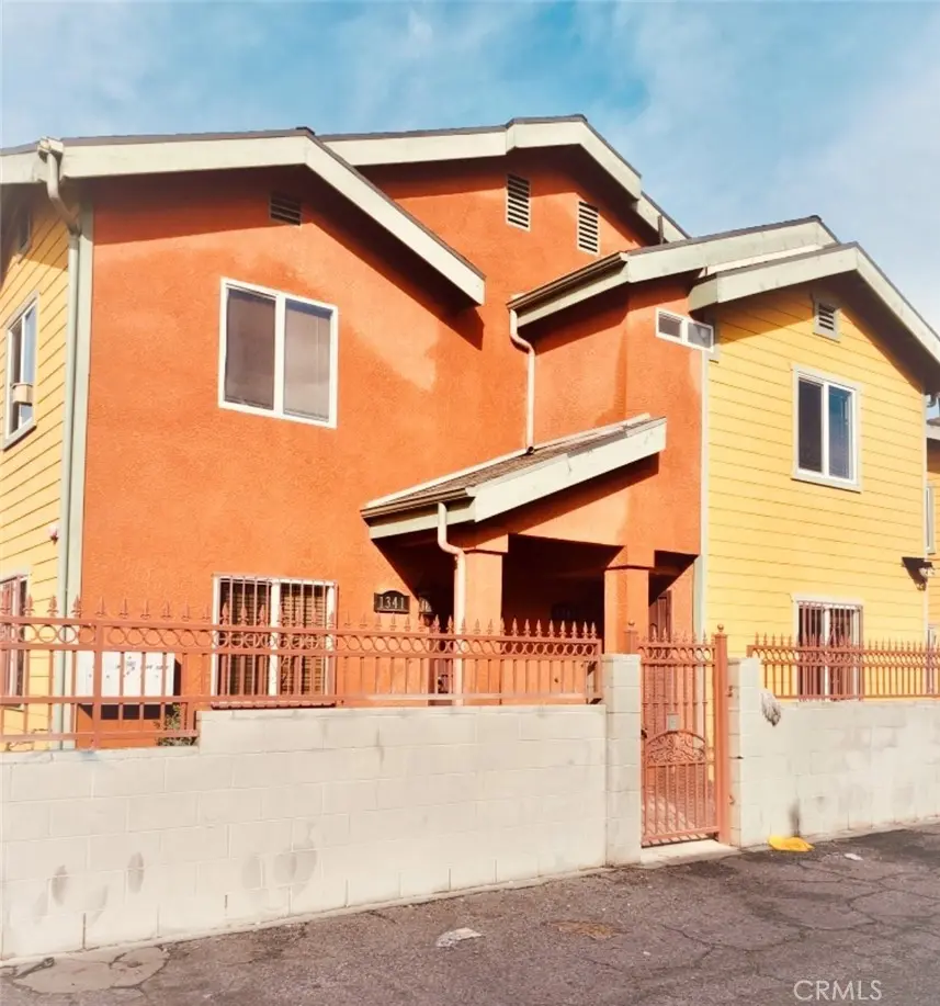 Townhouse for rent at 1343 E Adams, Los Angeles, CA featuring 3 beds and 2 baths