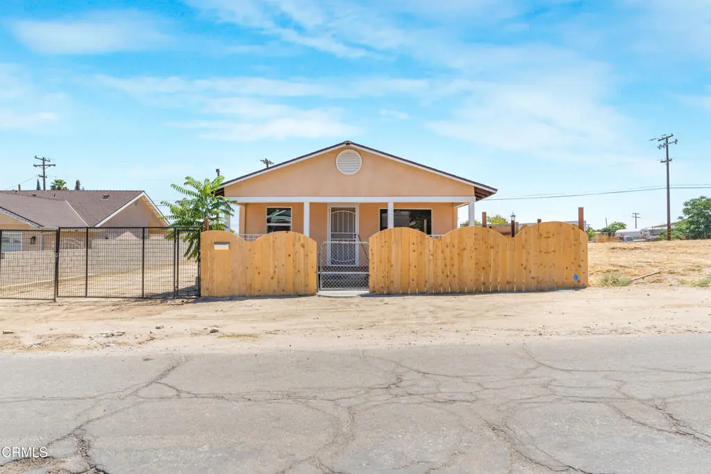 Single Family Residence for sale at 304 General Petroleum Avenue, Taft, CA featuring 3 beds and 1 bath