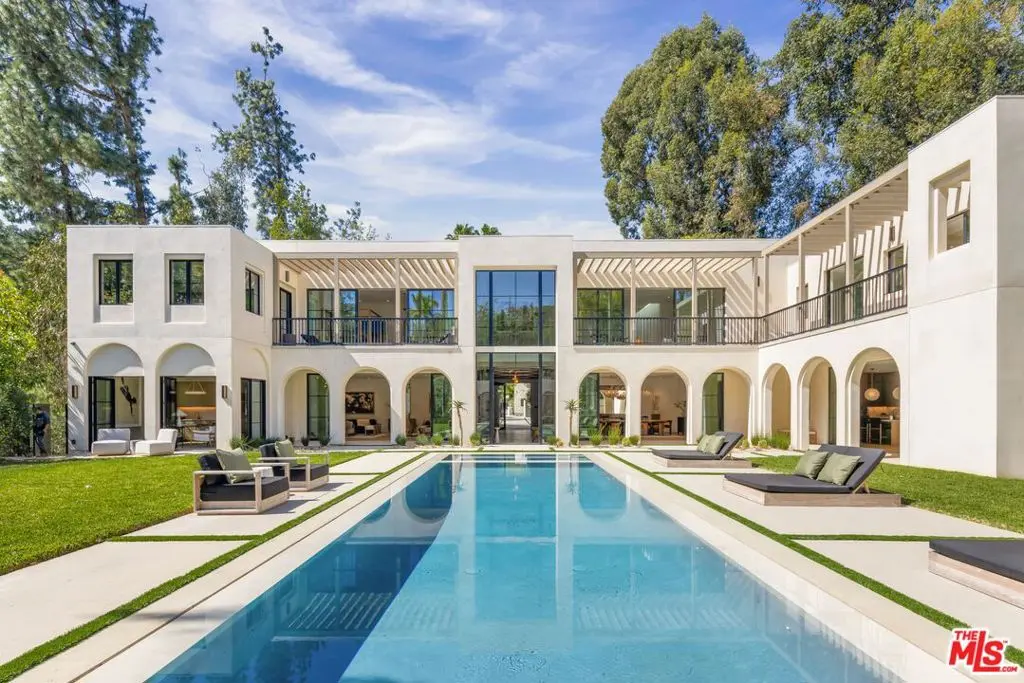 Residential Lease for rent at 9951 Liebe Drive, Beverly Hills, Los Angeles County, CA featuring 9 beds and 14 baths