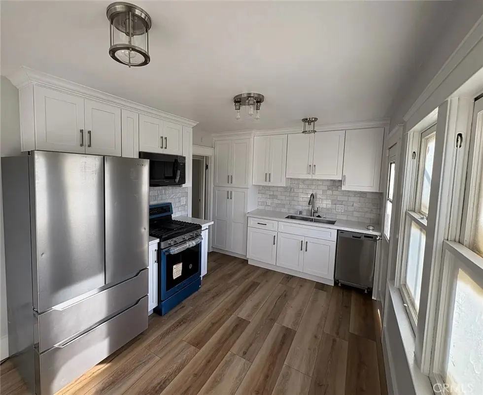 Townhouse for rent at 277 N ORANGE, Orange, CA featuring 3 beds and 2 baths