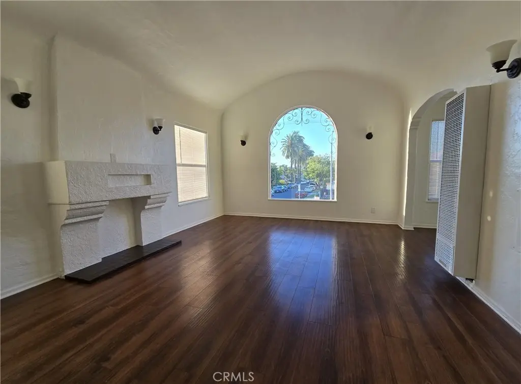 Mixed Use for rent at 5740 California, Long Beach, CA featuring 3 beds and 1 bath