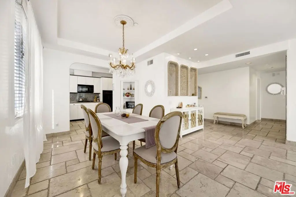 Condominium for sale at 11952 Montana Avenue 303, Los Angeles, CA featuring 2 beds and 3 baths