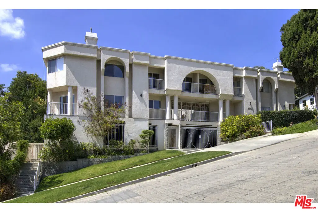 Residential Lease for rent at 4003 Sunset Drive 8, Los Angeles, Los Angeles County, CA featuring 3 beds and 3 baths