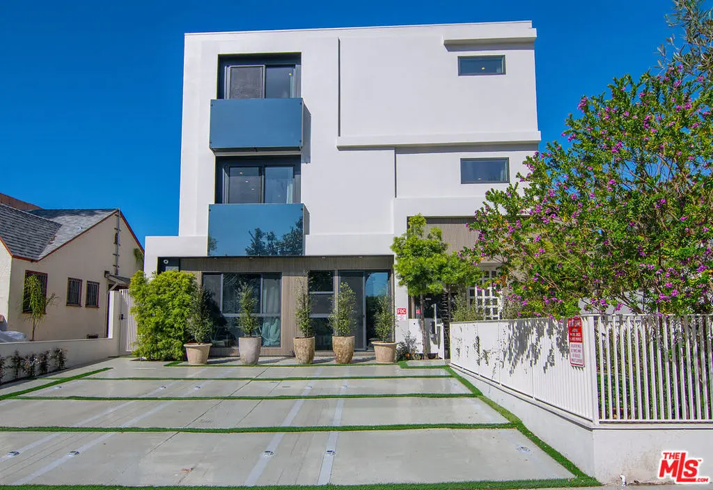 Residential Lease for rent at 1621 S Bedford Street, Los Angeles, Los Angeles County, CA featuring 5 beds and 5 baths