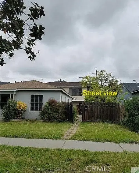 Duplex for rent at 4880 Pacific Avenue, Long Beach, CA featuring 3 beds and 2 baths