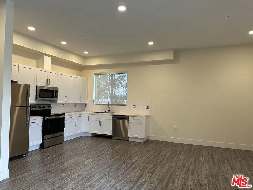 11115 Mccormick Street 401, North Hollywood, CA — listing photo 1