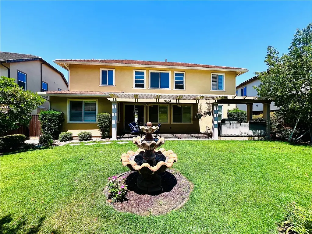 Single Family Residence for rent at 10920 Playa Del Sol, Riverside, CA featuring 5 beds and 3 baths