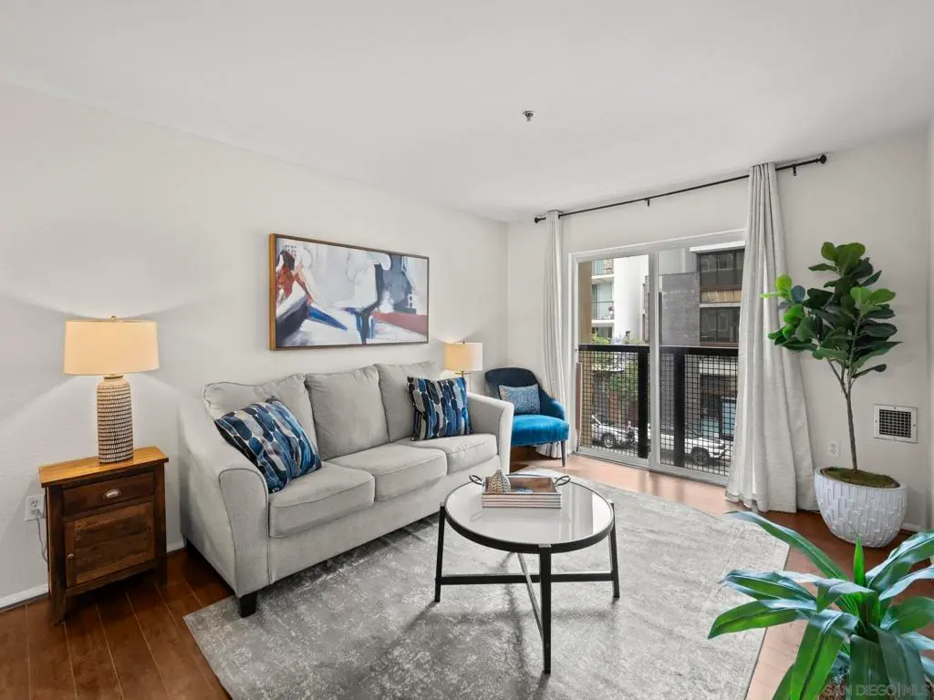 Condominium for sale at 1970 Columbia St 312, San Diego, CA featuring 2 beds and 1 bath