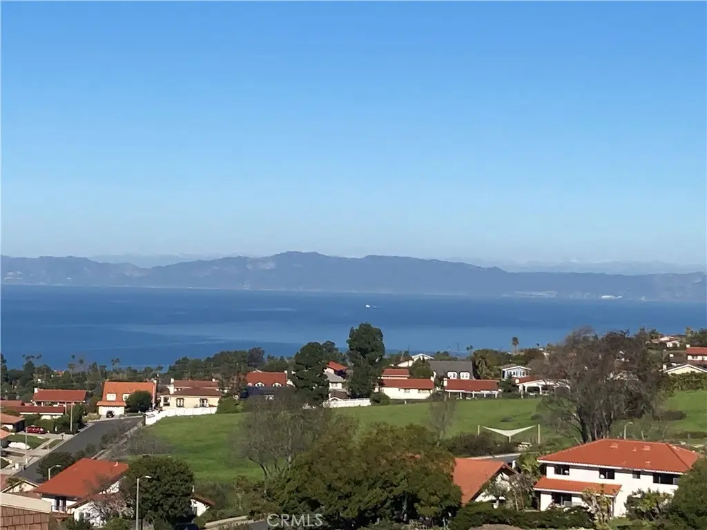 Residential Lease for rent at 6542 Ocean Crest Drive B306, Rancho Palos Verdes, Los Angeles County, CA featuring 2 beds and 2 baths