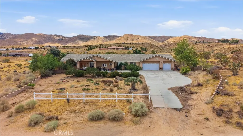 Single Family Residence for sale at 26475 Horizon, Apple Valley, CA featuring 4 beds and 3 baths