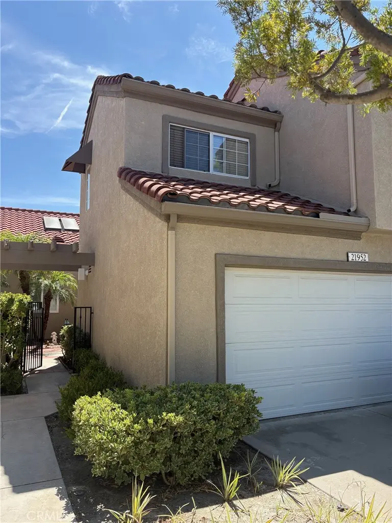 Residential Lease for rent at 21952 Barbados, Mission Viejo, Orange County, CA featuring 2 beds and 3 baths