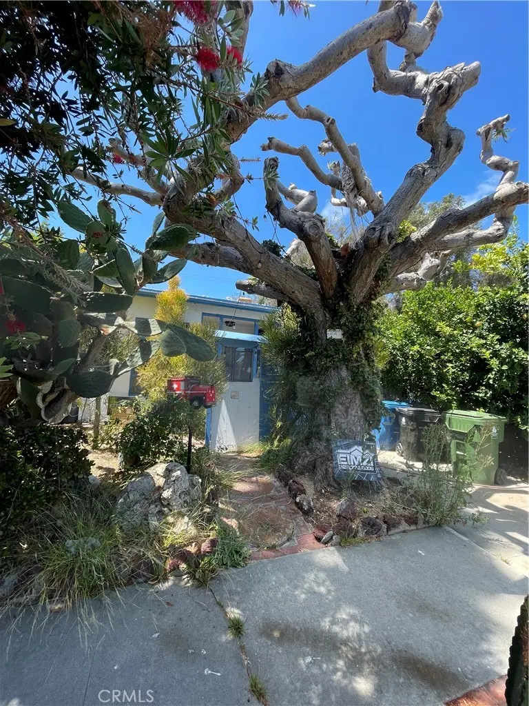 Single Family Residence for sale at 12117 Alberta Dr, Los Angeles, CA featuring 3 beds and 2 baths
