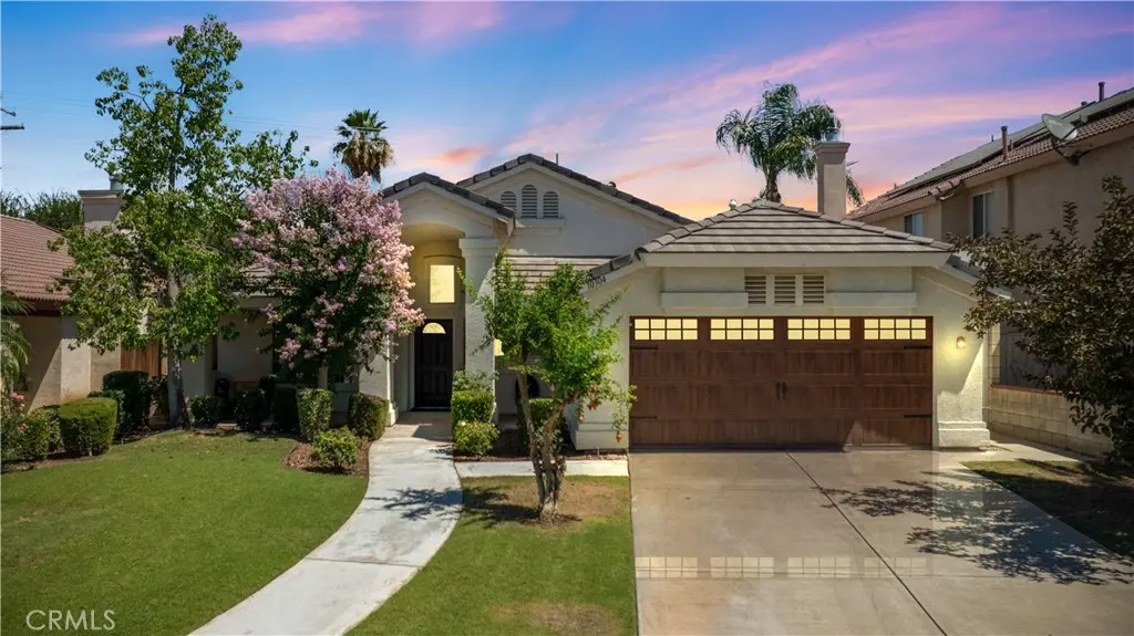 10304 Crandon Park Drive, Bakersfield, CA — listing photo 1