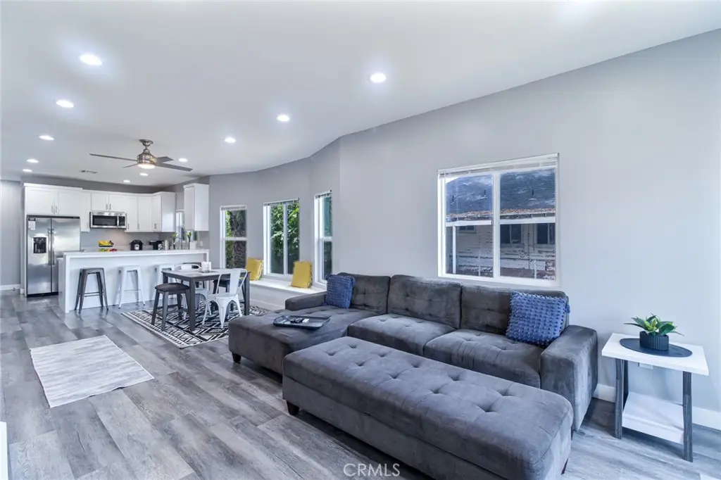 66 W Peoria St, Pasadena, CA — listing photo 1