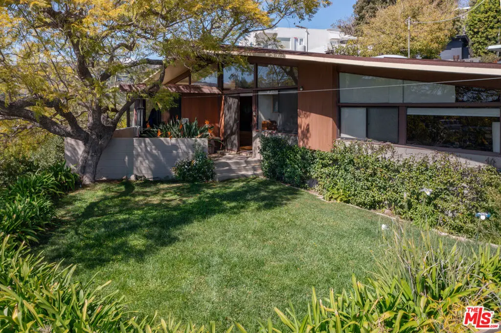 Residential Lease for rent at 12421 Deerbrook Lane, Los Angeles, Los Angeles County, CA featuring 4 beds and 2 baths