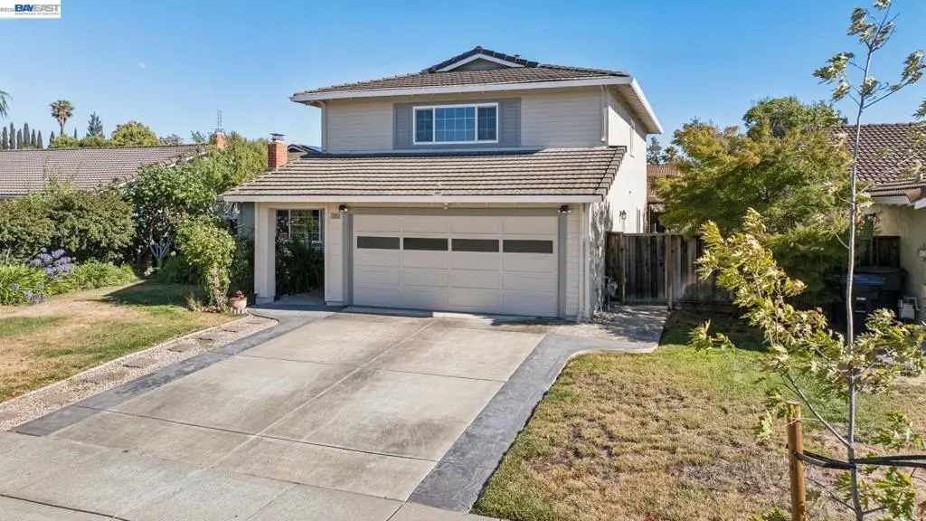 Single Family Residence for sale at 3560 Kirkcaldy St, Pleasanton, CA featuring 4 beds and 3 baths