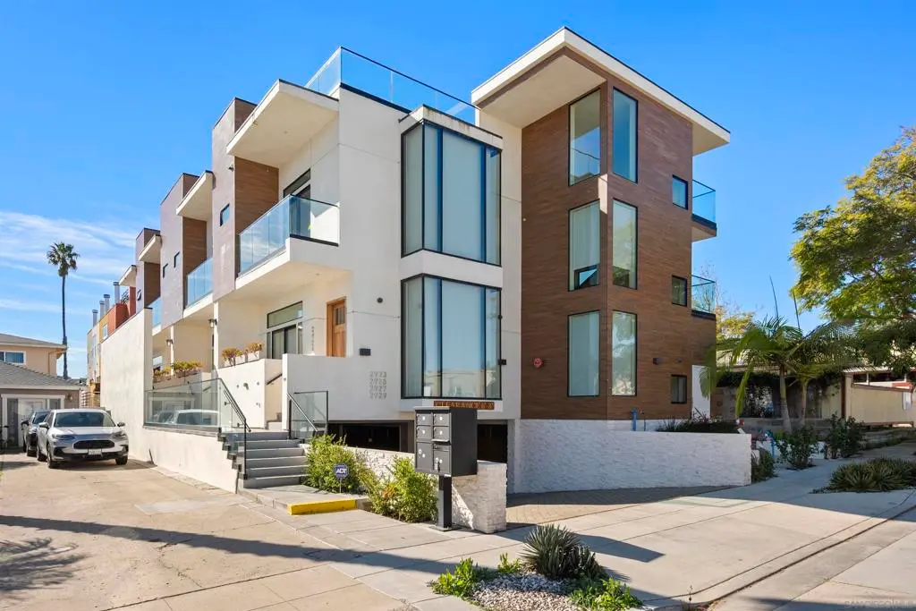 Townhouse for rent at 2925 Upshur, San Diego, CA featuring 2 beds and 4 baths