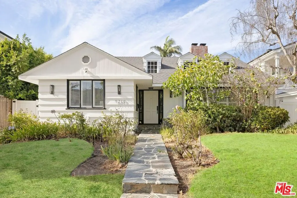Residential Lease for rent at 9719 Kirkside Road, Los Angeles, Los Angeles County, CA featuring 3 beds and 3 baths