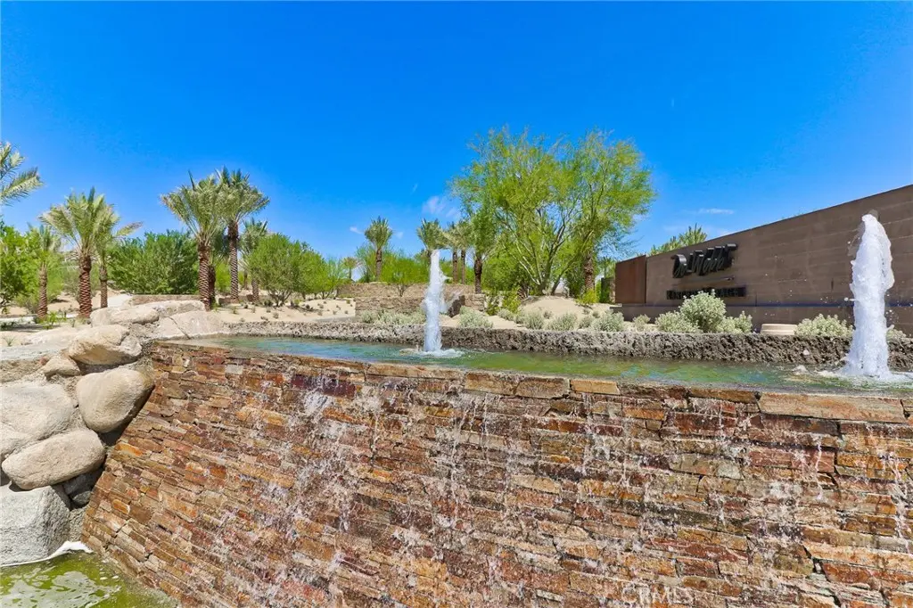 Single Family Residence for rent at 77 Syrah, Rancho Mirage, CA featuring 3 beds and 2 baths