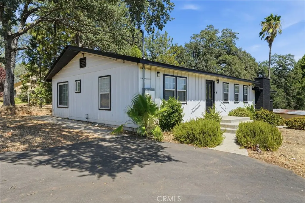 Residential Lease for rent at 6613 Stoney Dr, Redding, Shasta County, CA featuring 3 beds and 2 baths