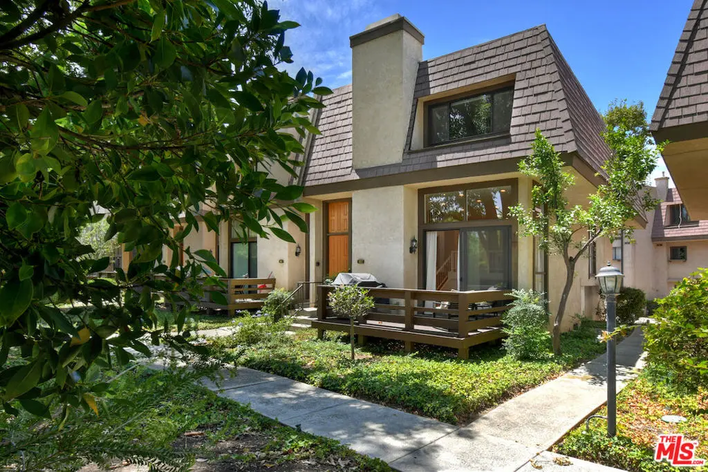9000 Vanalden Avenue 123, Northridge, CA — listing photo 1
