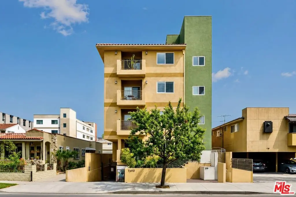Condominium for sale at 936 N Hudson Avenue 302, Los Angeles, CA featuring 3 beds and 2 baths