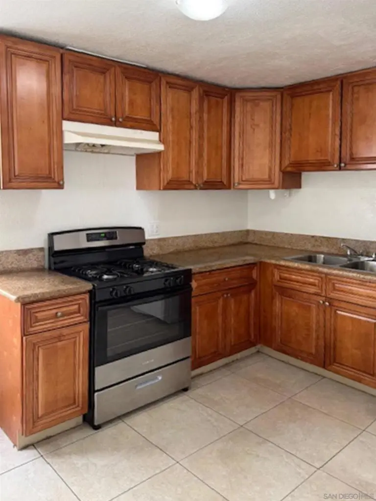 Single Family Residence for rent at 1161 13th St, Imperial Beach, CA featuring 2 beds and 1 bath