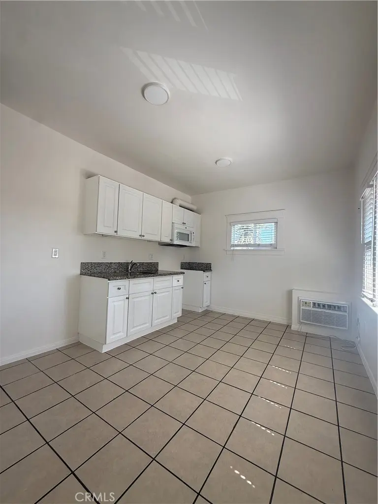 Apartment for rent at 1085 Hoffman Avenue 11, Long Beach, CA featuring 1 bed and 1 bath