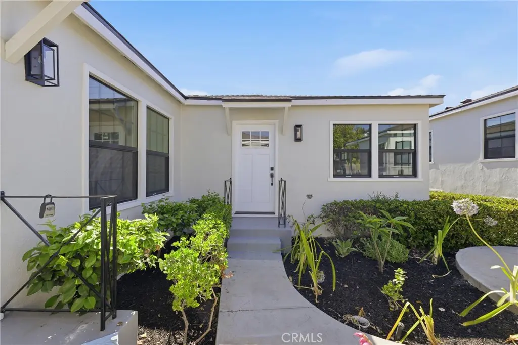 1983 N Lake Avenue, Altadena, CA — listing photo 1