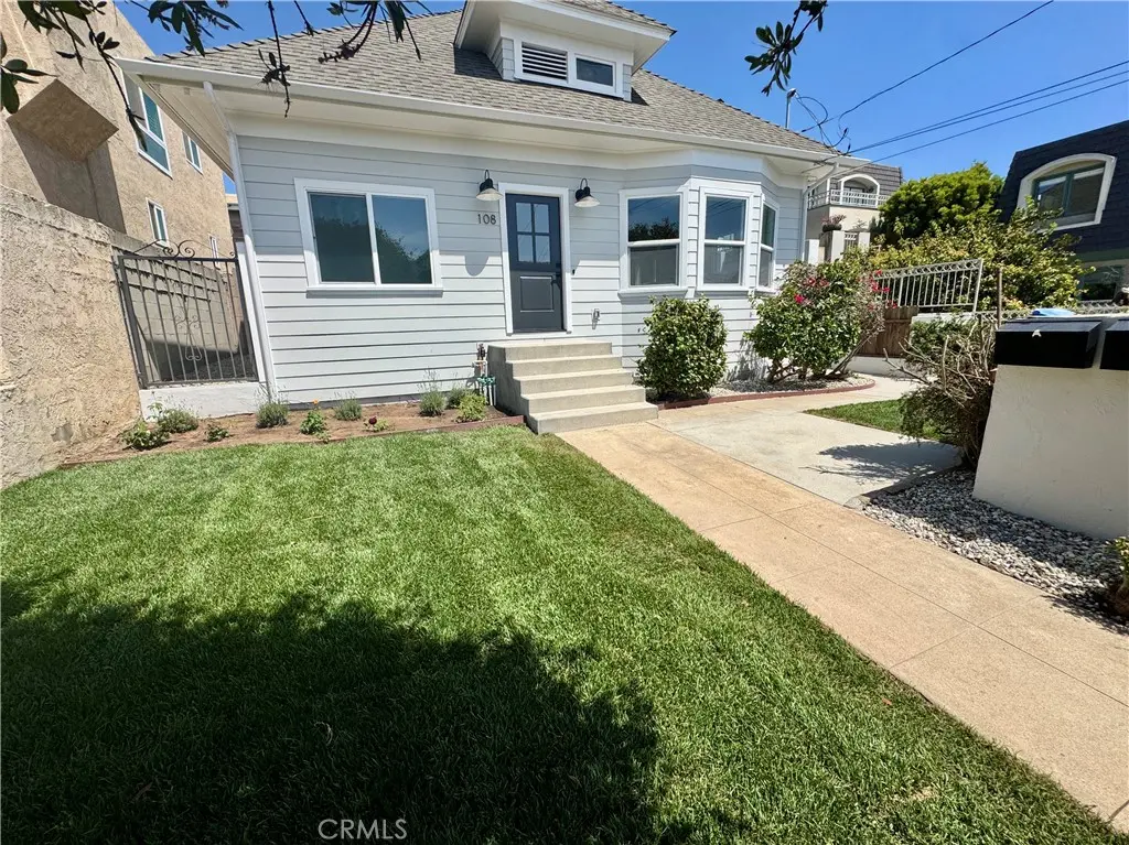 Residential Lease for rent at 108 S Guadalupe, Redondo Beach, Los Angeles County, CA featuring 3 beds and 3 baths
