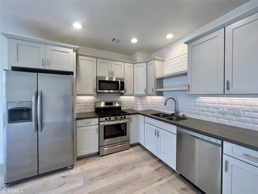 Residential Lease for rent at 314 6th 302, Los Angeles, Los Angeles County, CA and 1 bath