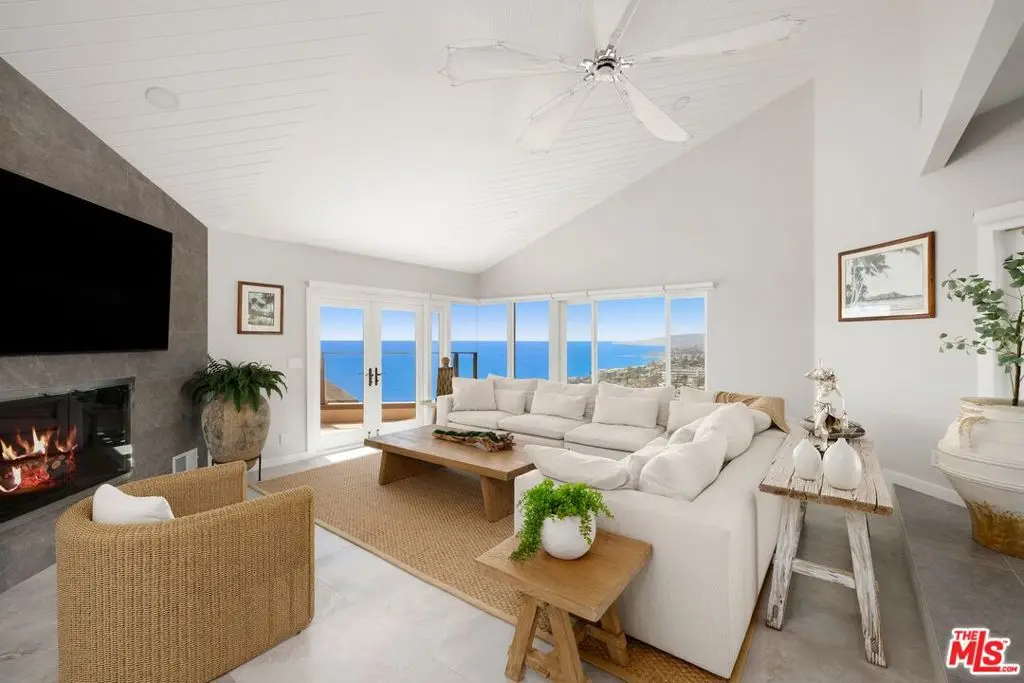 15 N Vista De Catalina, Laguna Beach, CA — listing photo 1