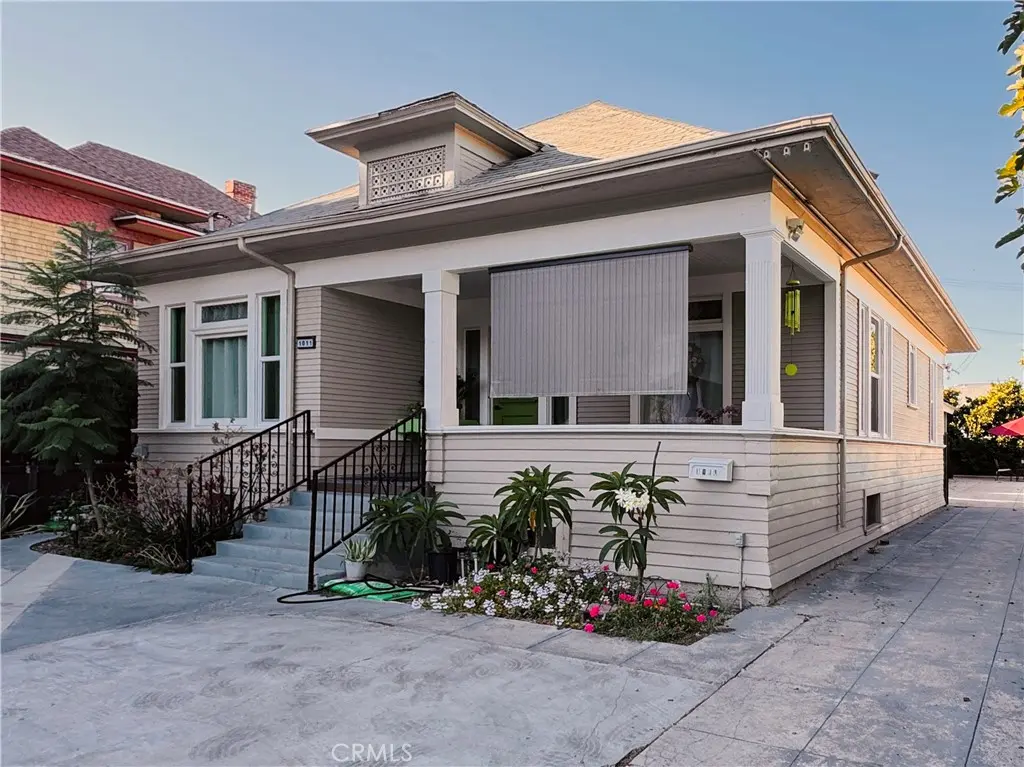 Single Family Residence for sale at 1011 W 20th, Los Angeles, CA featuring 7 beds and 4 baths