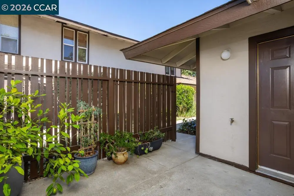 5468 Roundtree Pl P, Concord, CA — listing photo 1