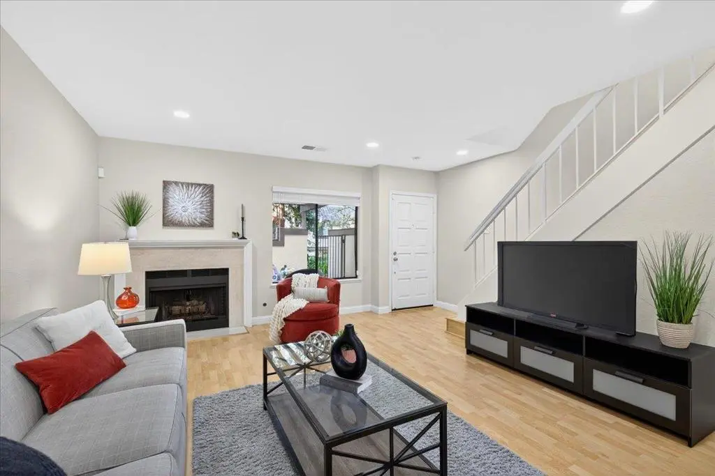 Condominium for sale at 582 Pimlico Court, Walnut Creek, CA featuring 2 beds and 3 baths